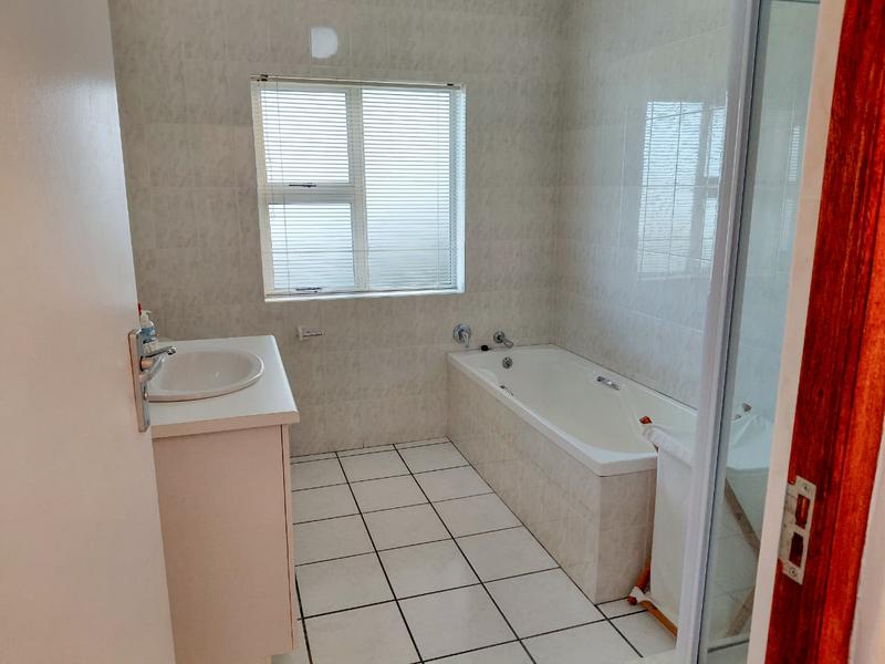 5 Bedroom Property for Sale in Stilbaai Wes Western Cape